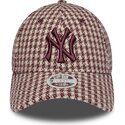 kapa-zaobljena-crvena-podesiv-9forty-m-crown-houndstooth-new-york-yankees-mlb-new-era