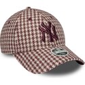 kapa-zaobljena-crvena-podesiv-9forty-m-crown-houndstooth-new-york-yankees-mlb-new-era