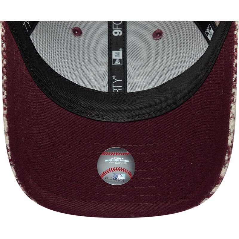 kapa-zaobljena-crvena-podesiv-9forty-m-crown-houndstooth-new-york-yankees-mlb-new-era