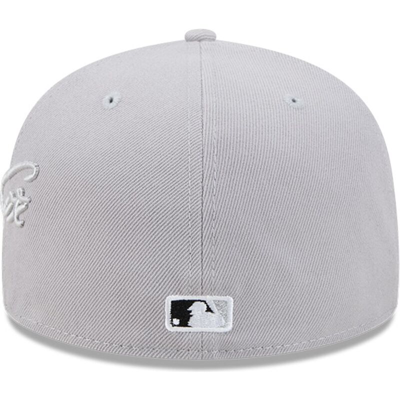 kapa-ravna-siva-prilagodena-59fifty-side-script-chicago-white-sox-mlb-new-era