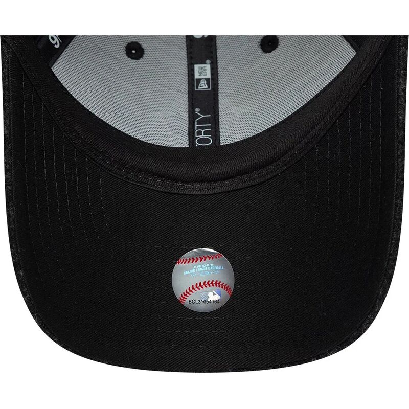 kapa-zaobljena-crna-podesiv-9forty-winter-new-york-yankees-mlb-new-era