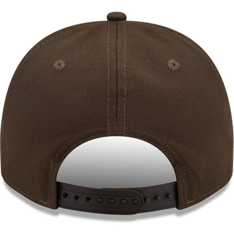 kapa-zaobljena-smeda-snapback-9fifty-a-frame-precurved-visor-pin-chicago-white-sox-mlb-new-era kapa-zaobljena-smeda-snapback-9fifty-a-frame-precurved-visor-pin-chicago-white-sox-mlb-new-era