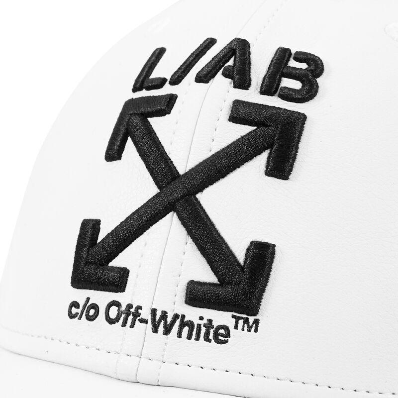 kapa-zaobljena-bijela-podesiv-clamp-arrows-pu-leather-l-ab-c-o-off-white