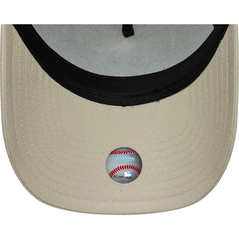 kapa-zaobljena-bez-snapback-a-frame-league-essential-new-york-yankees-mlb-new-era