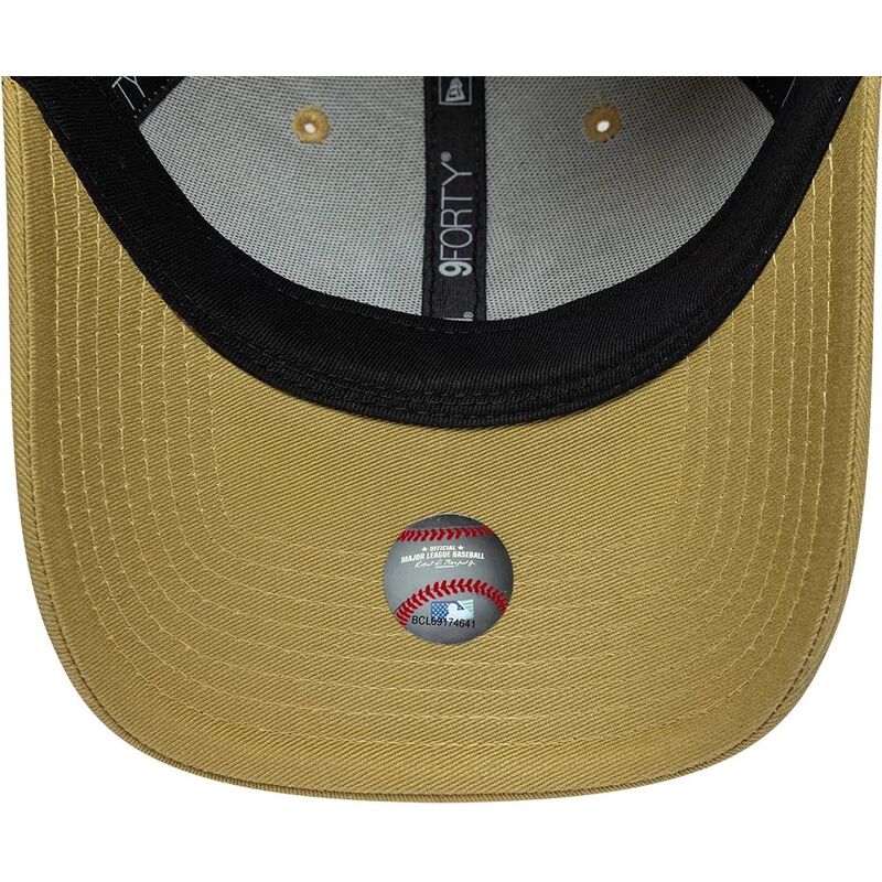 kapa-zaobljena-kaki-podesiv-9forty-league-essential-new-york-yankees-mlb-new-era
