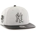 kapa-ravna-siva-snapback-lateral-new-york-yankees-mlb-47-brand