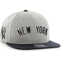 kapa-ravna-siva-snapback-lateral-new-york-yankees-mlb-47-brand