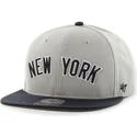 kapa-ravna-siva-snapback-lateral-new-york-yankees-mlb-47-brand