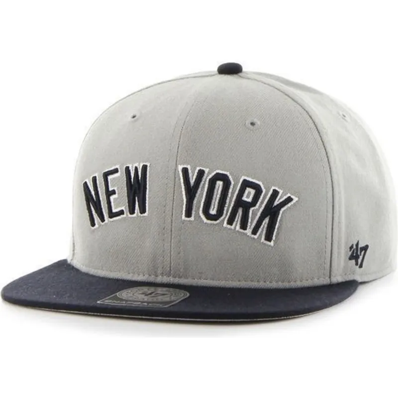 kapa-ravna-siva-snapback-lateral-new-york-yankees-mlb-47-brand